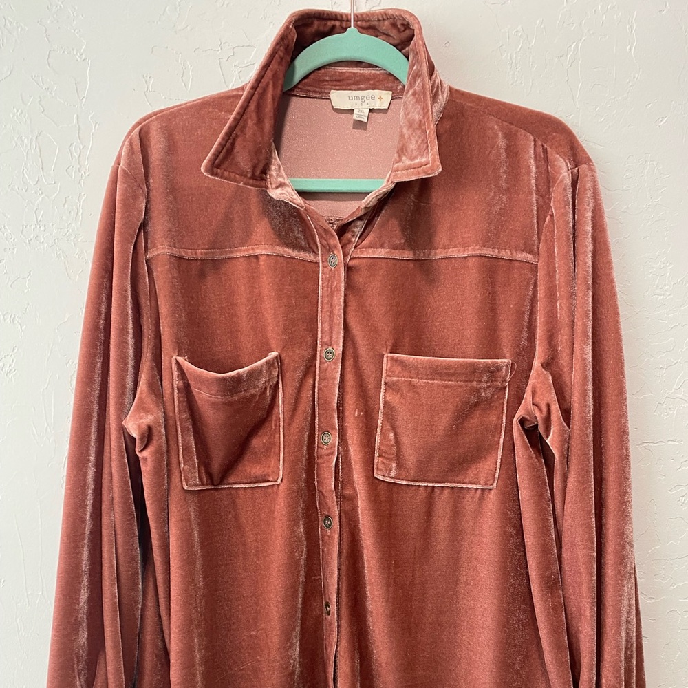 Umgee ladies button up velvet top/jacket. XXl Persimmon in color